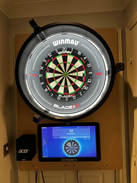 Dartmeister Autodarts Setup met LED Ring en Scoring Screen